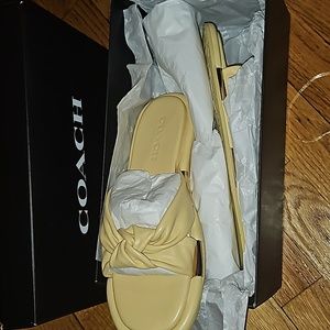 ⭐️COACH💯 BROOKLYN LEATHER SANDAL, VANILLA (Yellow) COLOR, SIZE 9-B.